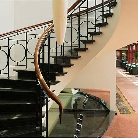 Golden Tulip De' Medici